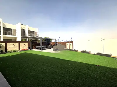 Upgraded / End Unit / Massive Garden