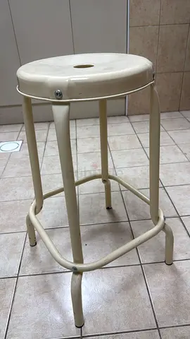 Cream metal bar stool, IKEA- used — sturdy