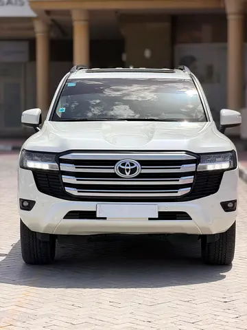 Toyota Land Cruiser EXR - GCC Specs 2023 White Clean Car