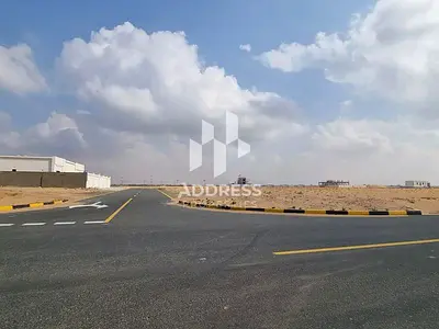 أرض للبيع في تلال موقع ممتاز وقريب الخدمات