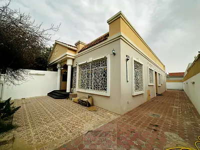 Single story / private villa / big back yard / garden space