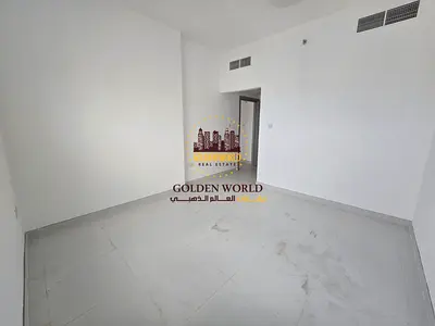 شقة غرفة وصالة في القاسمية الشارقة، بناء جديد أول ساكن، حمامين، تكييف موفر للطاقة، موقع مميز قريب من الخدمات. السعر 39,000 سنوياً.