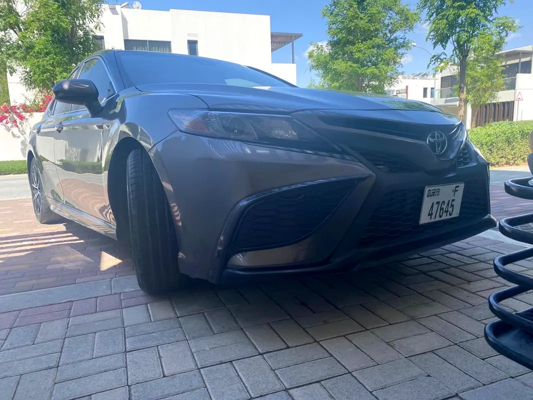 Toyota Camry 2023 — photo 1 of 15
