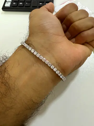 18k white gold tennis bracelet with VVS natural diamonds