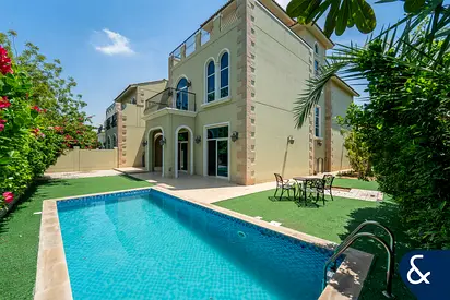 5 Bed Corner Villa | Private Pool | Signature