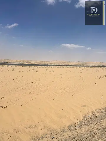 للبيع فى الشارقه   منطقه السحمه   قطعه ارض سكنيه / مساحه 2000قدم  موقع مميز جدا / زاويه على شارعين 18 متر و 18 متر