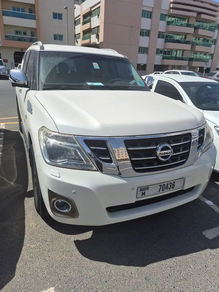 Nissan Patrol 2016 — photo 1 of 4