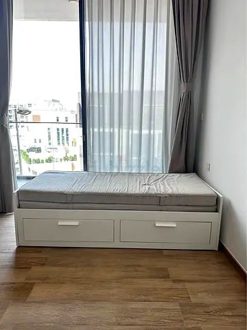 White single storage daybed with 2 drawers