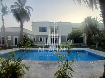 Luxurious 6BD Villa Private Pool + Maid Room