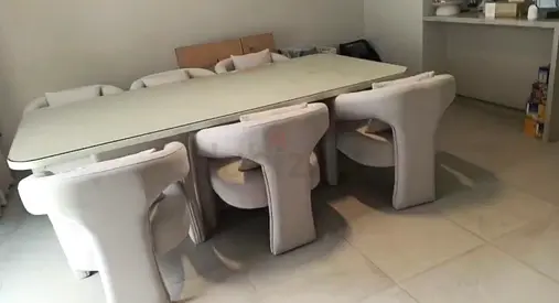 Selling Top quality Luxury The One Brand Dining table With six chairs for sale