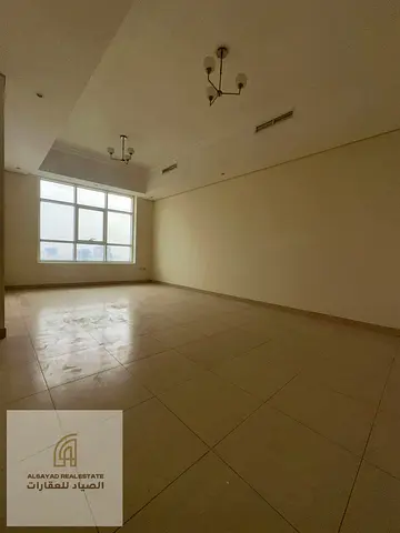 شقه 3 غرف وصاله في التعاون ع كورنيش الممزر مع غرفه خادمه وباركن