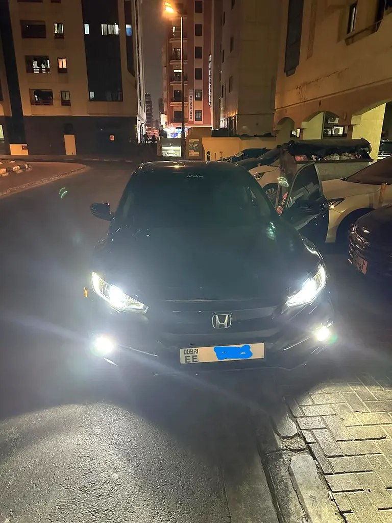 Honda Civic 2021 — photo 1 of 7
