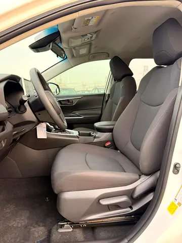 صورة 9 لـ 2023 Toyota RAV 4