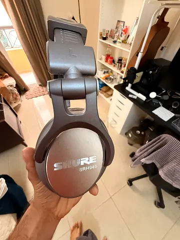 Shure Studio Gear Bundle, SRH940, PGA27, PGA81

Ad description:
Selling 3 original Shure studio item