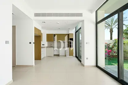 Single Row | Vacant End April | Immaculate Condition