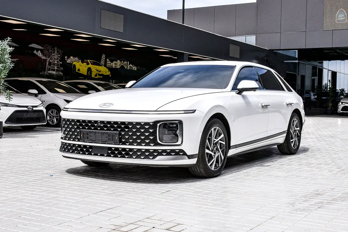 Hyundai Azera 2025 — photo 1 of 17