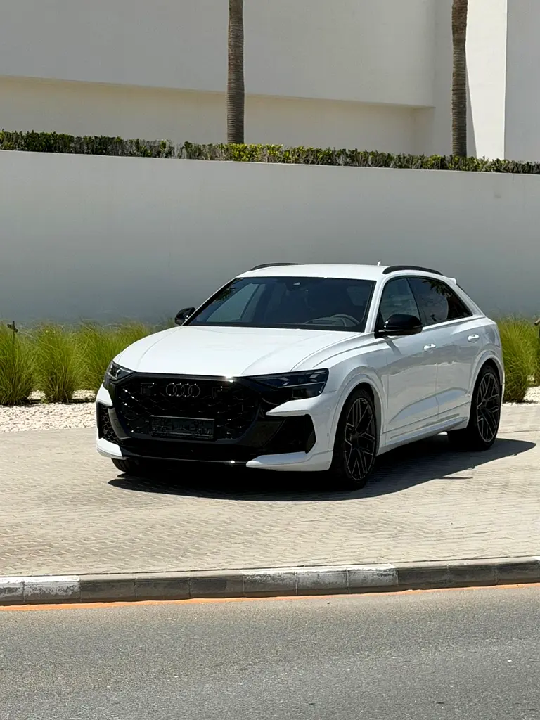 Audi RS Q8 2025 — photo 1 of 17