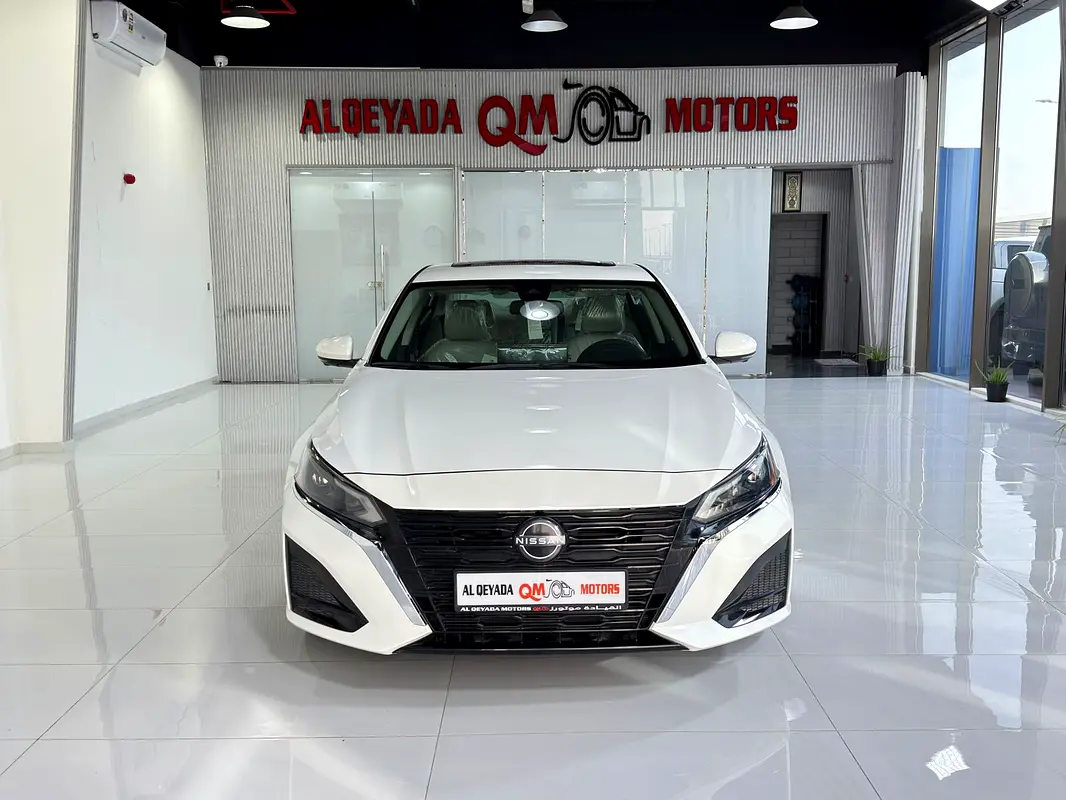 Nissan Altima 2024 — photo 1 of 12