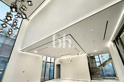 Private pool | High end finishes | Smart Home