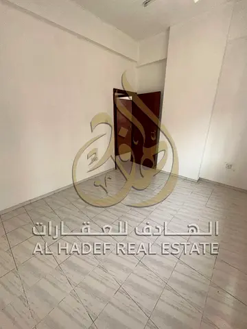 متاح الان وحصري  المجاز 2 شارع جمال عبدالناصر الرئيسي وقريب لمخرج التعاون ودبي وقريب جدا جدا من محطات باص شارع الوحدة   غرفتين وصاله مع بلكونه