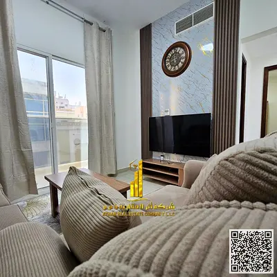 للإيجار الشهري بعجمان – شقه غرفة وصاله مع أطلاله مفتوحه الشقه مفروشه بالكامل فرش جديد راقي جدا بمطبخ مجهز بالكامل بأحدث الأجهزه بموقع مميز جدا