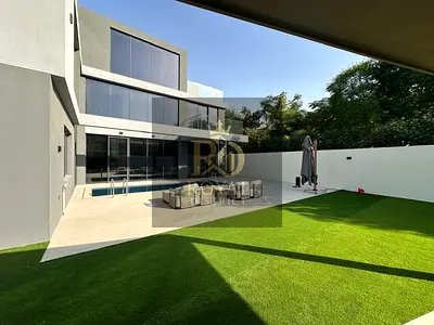 فيلا فاخرة في روبينيا – 5 غرف نوم سجنتشر مع حمام سباحة ومساحات خارجية خاصة | إطلالات بانورامية على الغابة