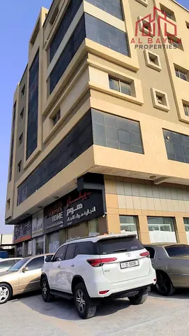 شقة واسعة غرفتين وصالة للإيجار في العريبي - موقع حيوي وخدمات متكاملة