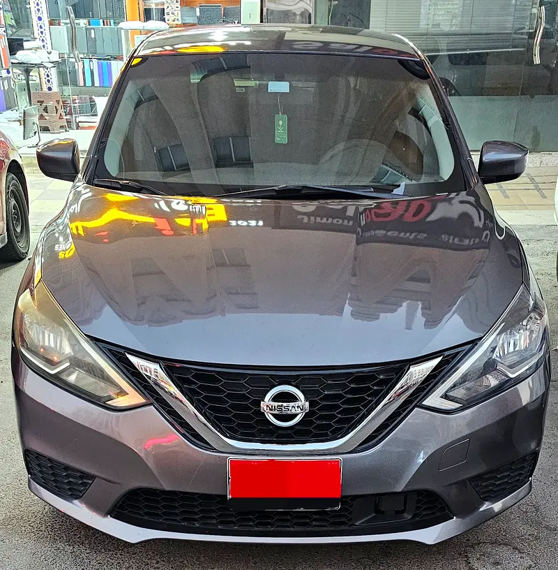 Nissan Sentra 2018 — photo 1 of 6