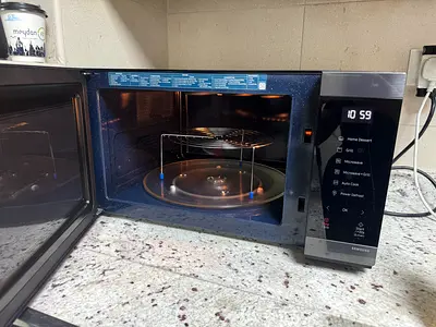 Urgently selling this microwave