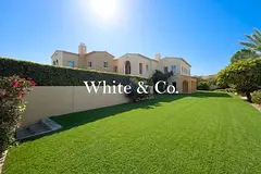 Exclusive | Lake Backing | Large Plot |