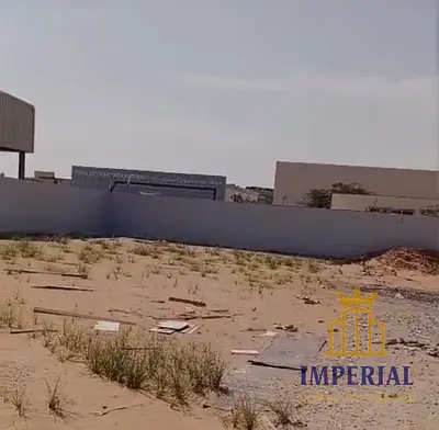 Fenced industrial plot with 2 administrative offices and 25 kW of electricity