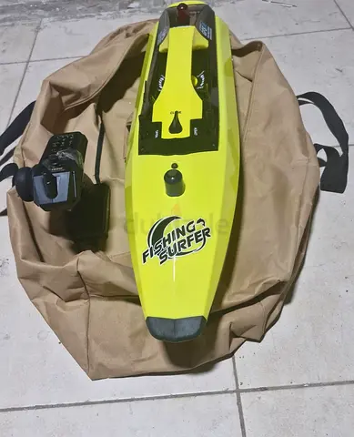 Fishing Boat with casting bait up to 500 meters, GPS, battery and charger included.