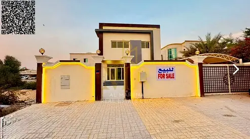 A villa with personal finishes, including electricity, water and air conditioning, located on a main street, close to all services, freehold ownership