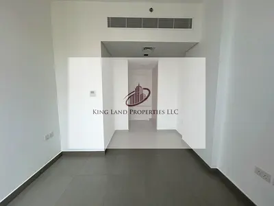 شقة جديدة تمامًا بغرفة نوم واحدة وحمام واحد في مجمع سكني فاخر مع شرفة بإطلالة رائعة على الطبيعة