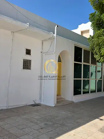 للبيع بيت زواية في منطقة الحزانة امارة الشارقة   مساحة 5600 قدم مربع