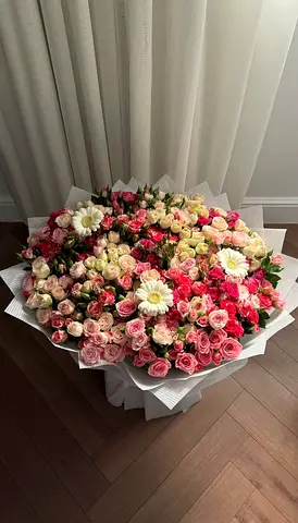 Beautiful Bouquet of Mixed Roses