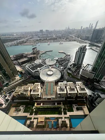 Rent 2 bedrooms apartment - marina square - high floor