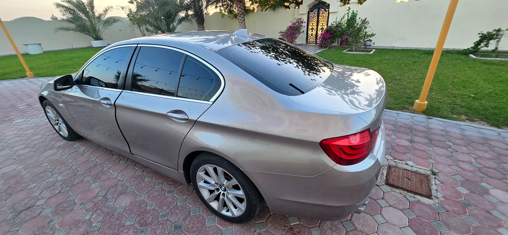 BMW 5-Series 2012 — photo 1 of 10