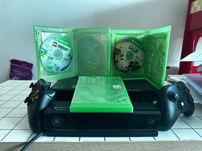 Xbox one Great condition 9 Games and Kinect with 2 controllers games listed in description