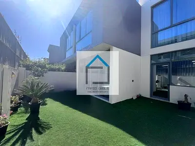3BR+M Single Row Townhouse, Close to Park and Pool