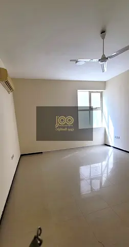 قريب من مدخل المدينة\ ساكن اول \ مناسبة للعائلات