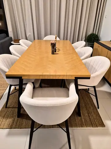 Selling high quality luxury Dining table with 8 chairs is available in good condition neat and clean