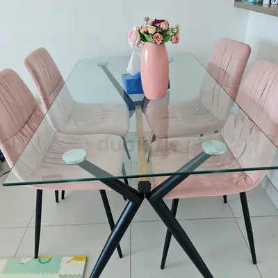 Glass dinning table with the 4 pink velvet chair