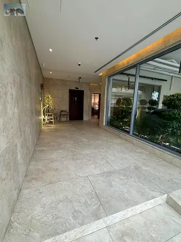 اول ساكن ثلاث غرف وصاله شهر مجاني خزائن بالحائط تشطيبات سوبر ديلوكس موقع مميز بجوار جميع الخدمات والمواصلات العامه