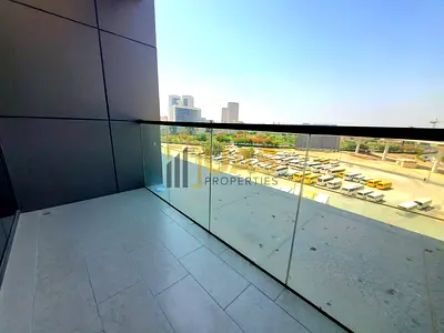 CHILLR & GAS FREE | HUGE SIZE | FRONT OF METRO