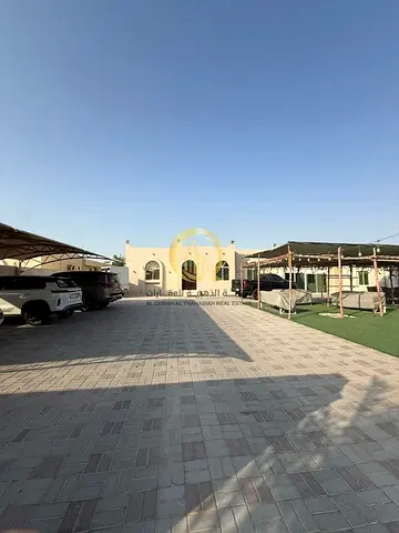 للبيع فيلا في النوف 4 / امارة الشارقة. موقع جدا مميز اول خط مباشر مقابل القصور . تملك مواطنين دولة الإمارات ودول مجلس التعاون.