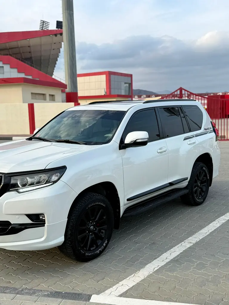 Toyota Prado 2019 — photo 1 of 5