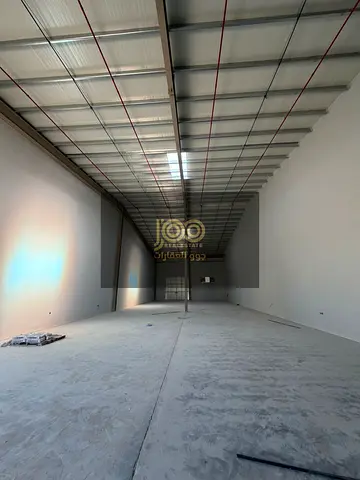 Available for rent: a warehouse in Umm Al Quwain, Al Thuob area, with 45 kW electricity.