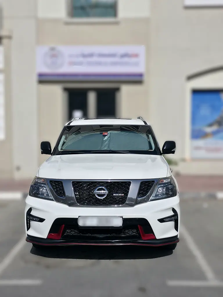 Nissan Patrol 2012 — photo 1 of 8
