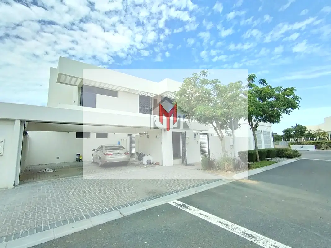 Private entrance 4MBR villa have maid room + outside driver room / private yard